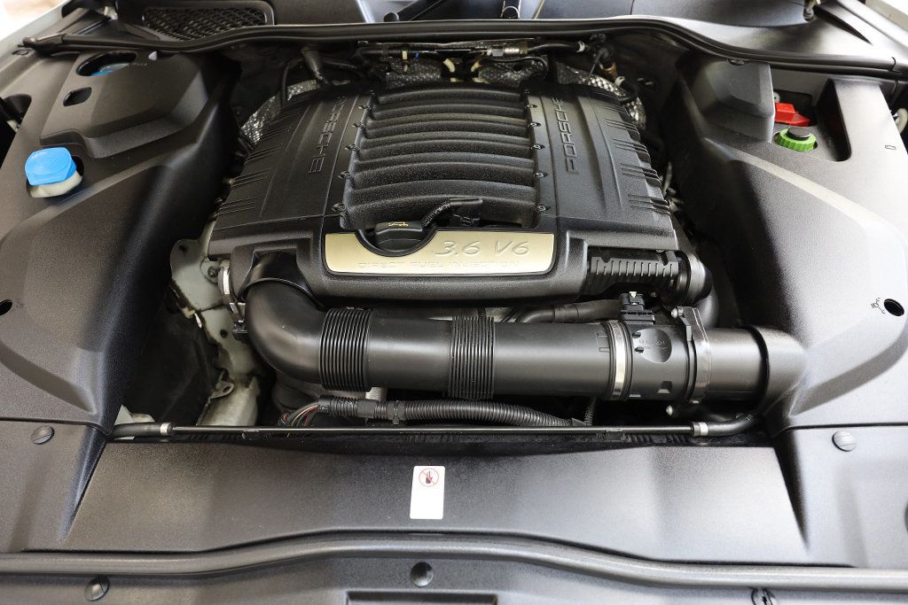 2018 Porsche Cayenne Platinum Edition photo 44