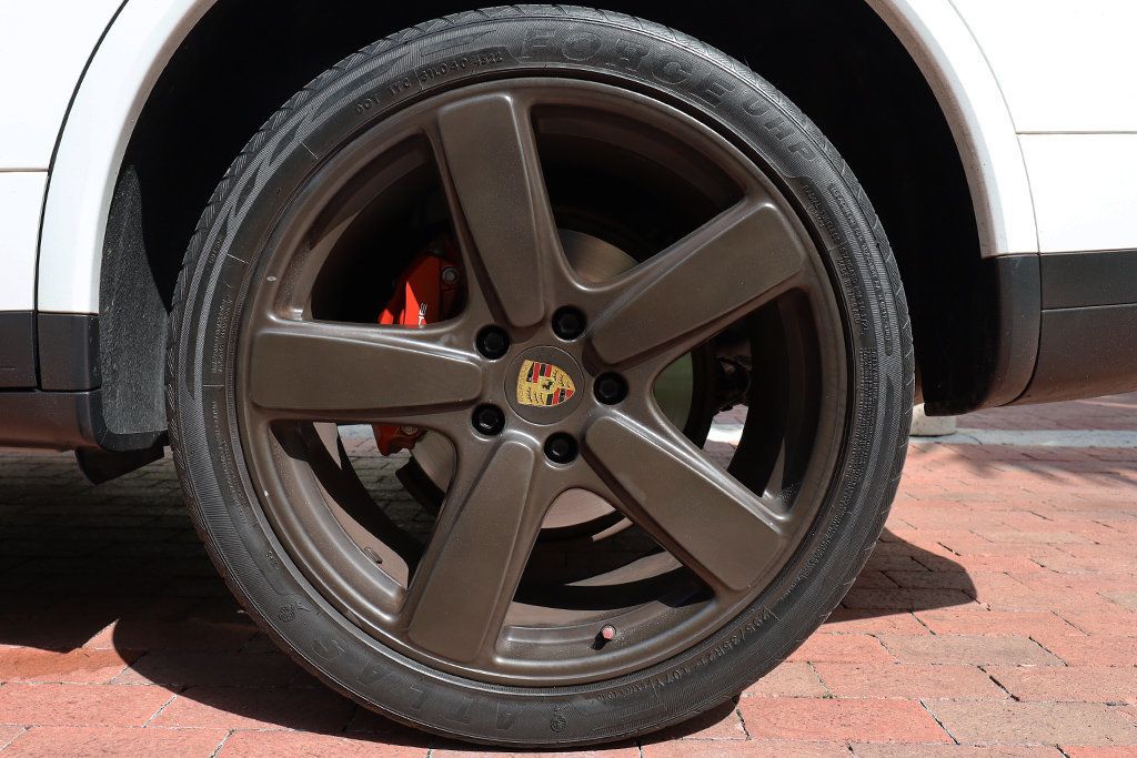 2018 Porsche Cayenne Platinum Edition photo 46