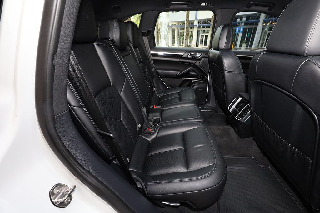 2018 Porsche Cayenne Platinum Edition photo 7