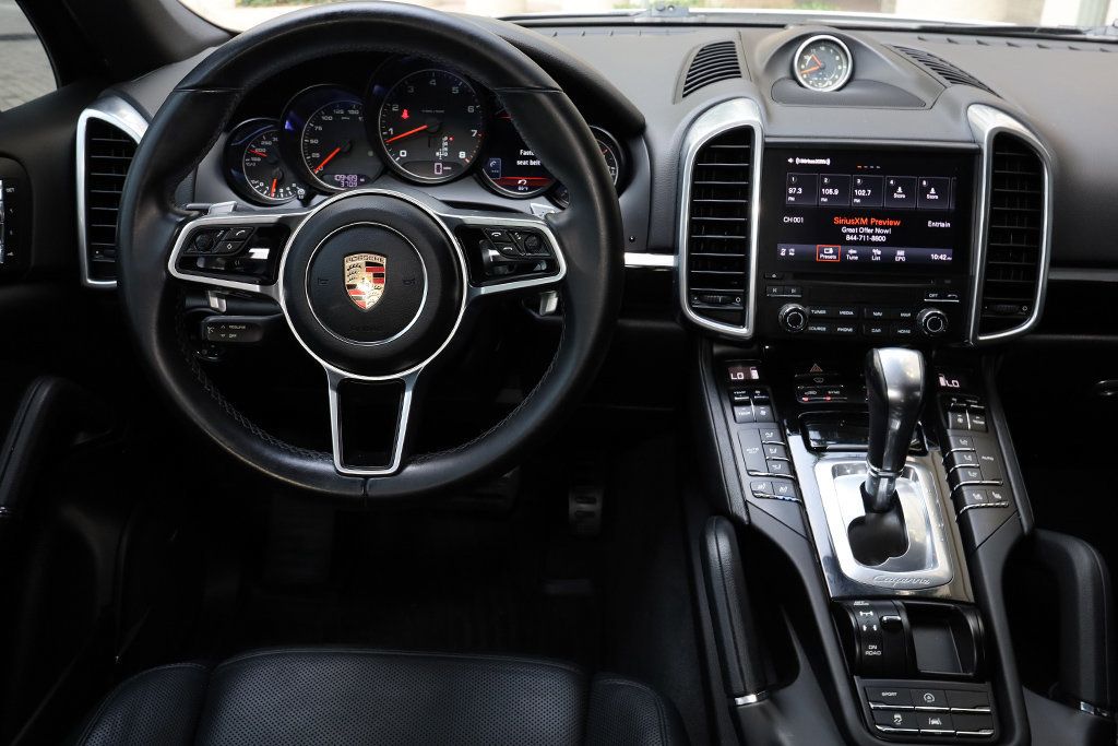 2018 Porsche Cayenne Platinum Edition photo 8