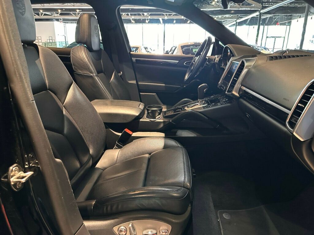 2018 Porsche Cayenne PlatinumEdition/21"SportEditionWheels/14WayPowerSeats/Htd&CldSts - 23016278 - 28