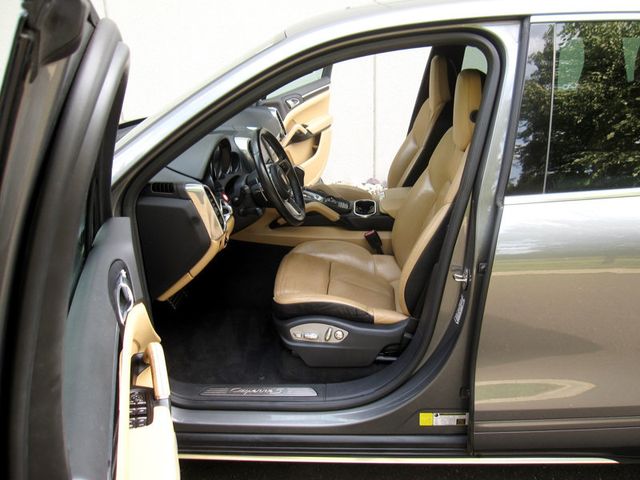 2018 Porsche Cayenne S - 23057605 - 17