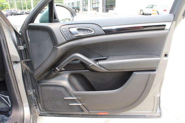 2018 Porsche Cayenne S - 22841743 - 32