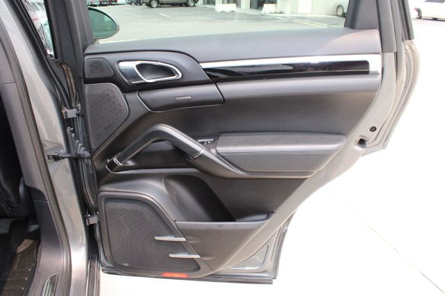 2018 Porsche Cayenne S - 22841743 - 35