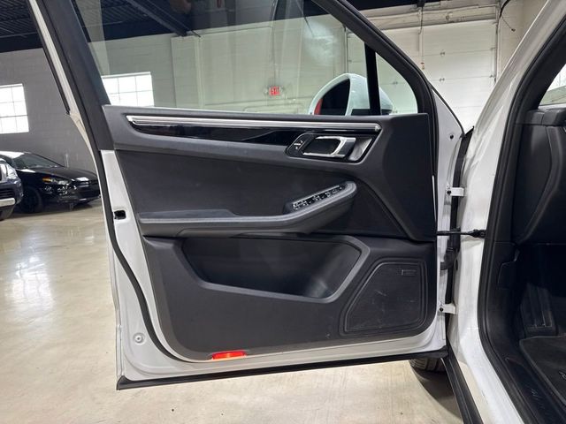 2018 Porsche Macan   - 23061770 - 22
