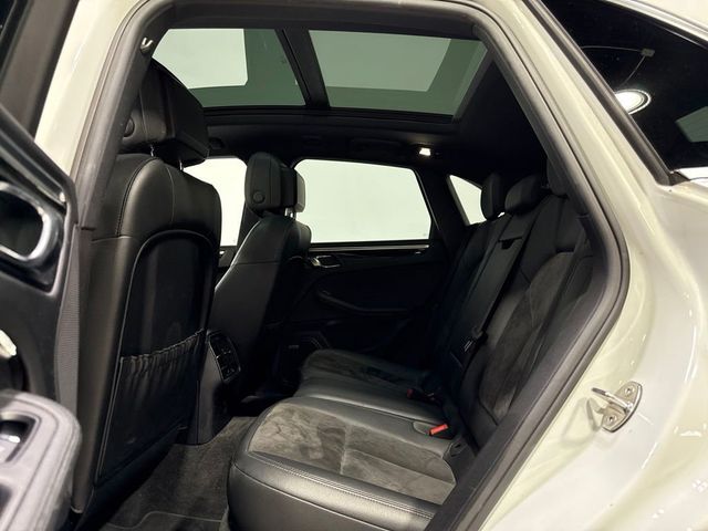 2018 Porsche Macan   - 23061770 - 24
