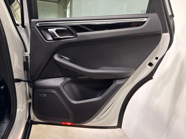 2018 Porsche Macan   - 23061770 - 29