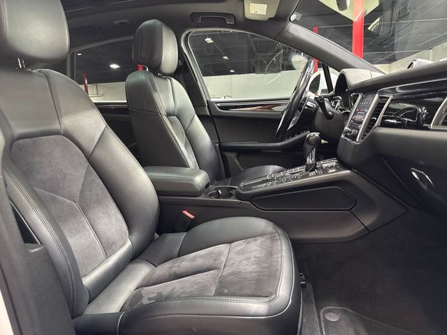 2018 Porsche Macan   - 23061770 - 30