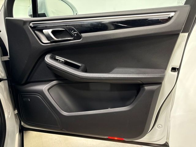 2018 Porsche Macan   - 23061770 - 31