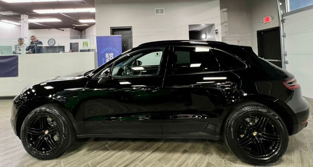 2018 Porsche Macan photo 2