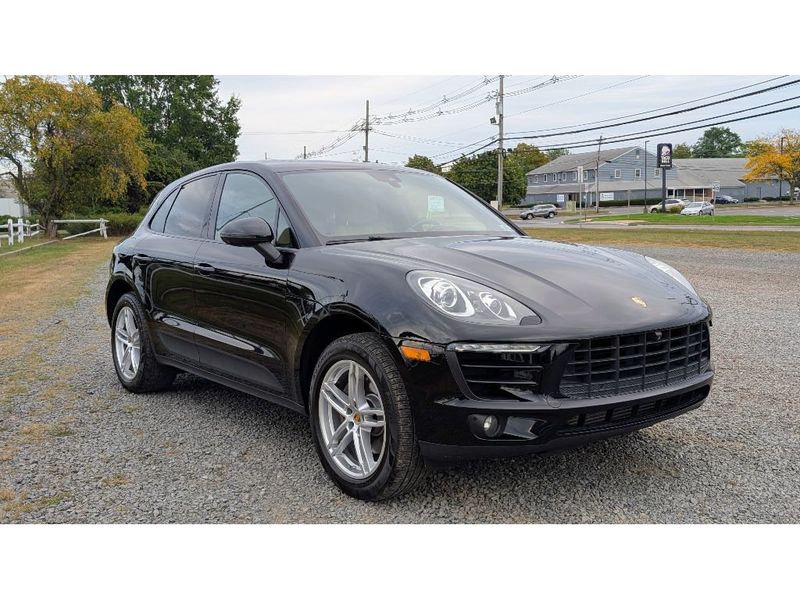 2018 Porsche Macan Base photo 2