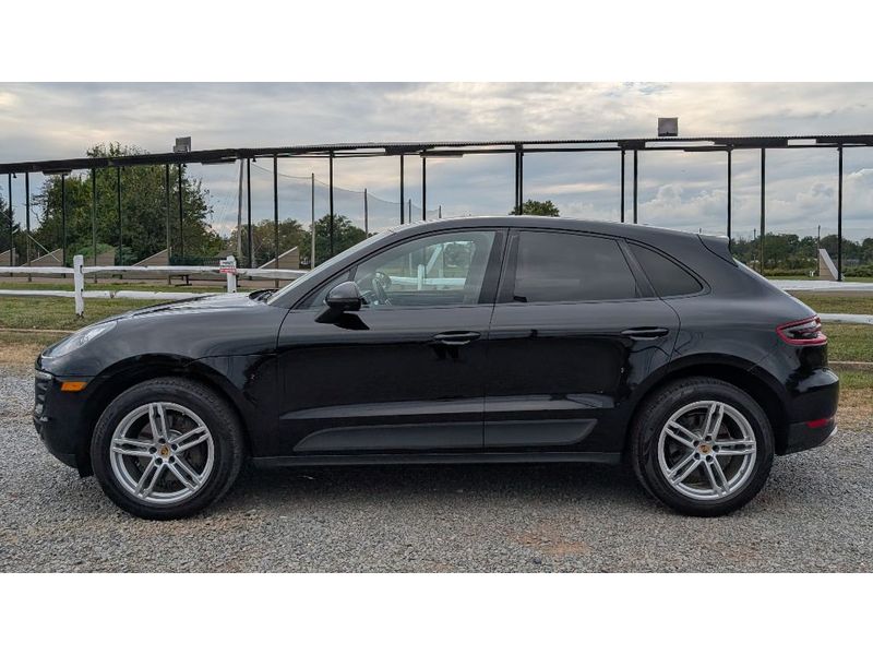 2018 Porsche Macan Base photo 3