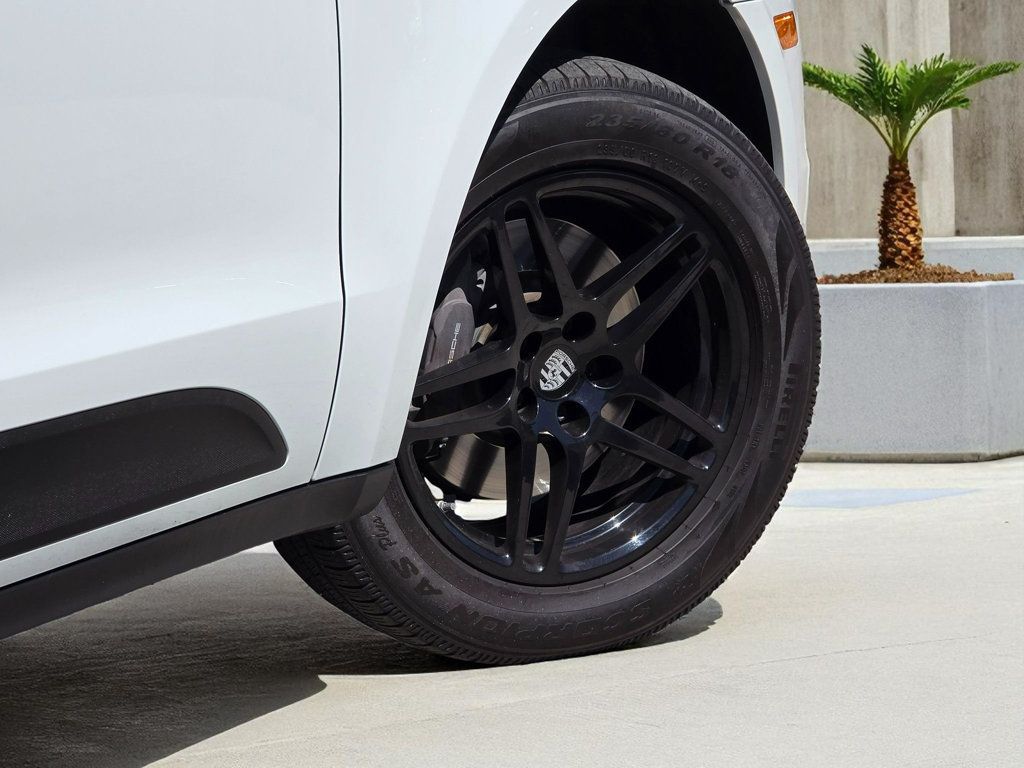2018 Porsche Macan - 22925302 - 11