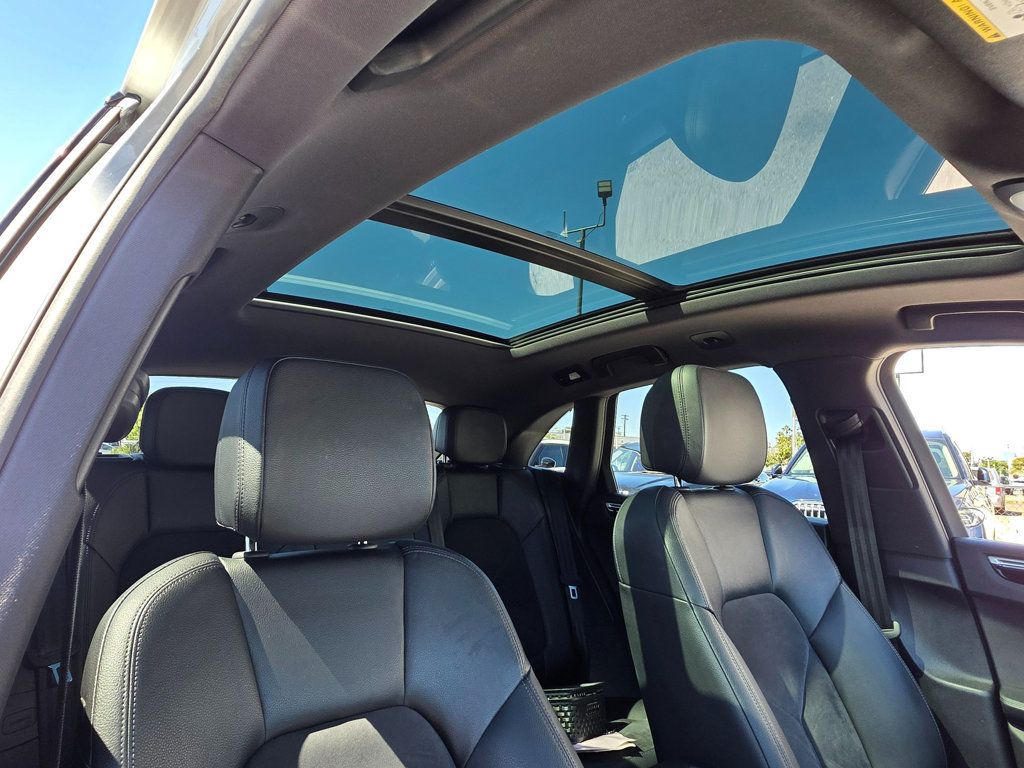 2018 Porsche Macan - 22925302 - 19