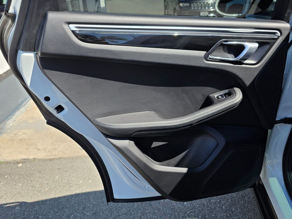 2018 Porsche Macan - 22925302 - 30