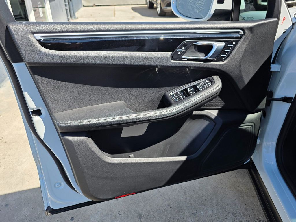2018 Porsche Macan - 22925302 - 31