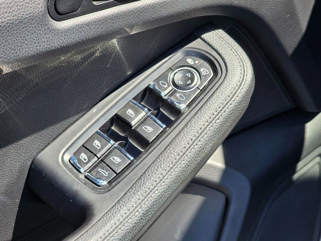 2018 Porsche Macan - 22925302 - 32