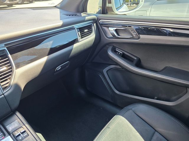 2018 Porsche Macan   - 22925302 - 47