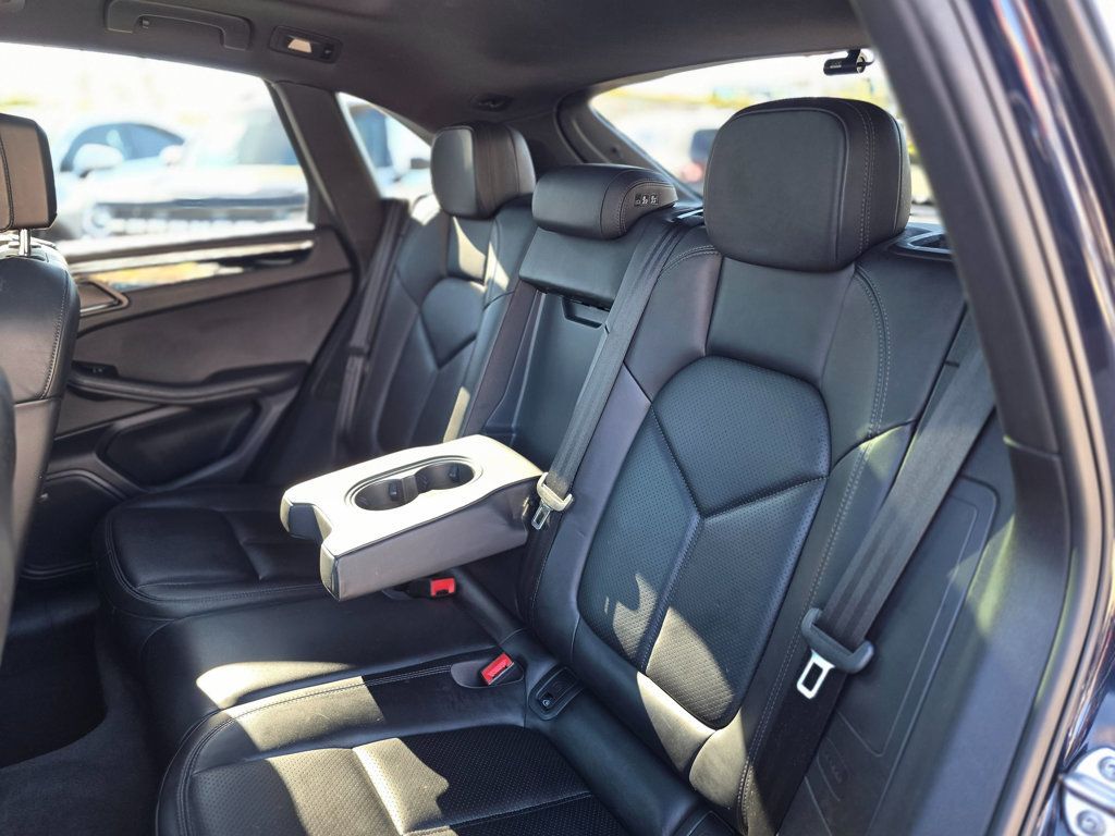 2018 Porsche Macan   - 22970325 - 18