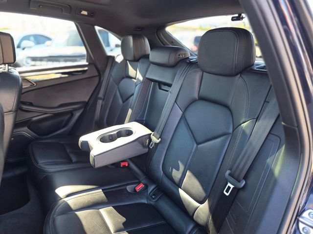 2018 Porsche Macan   - 22970325 - 18