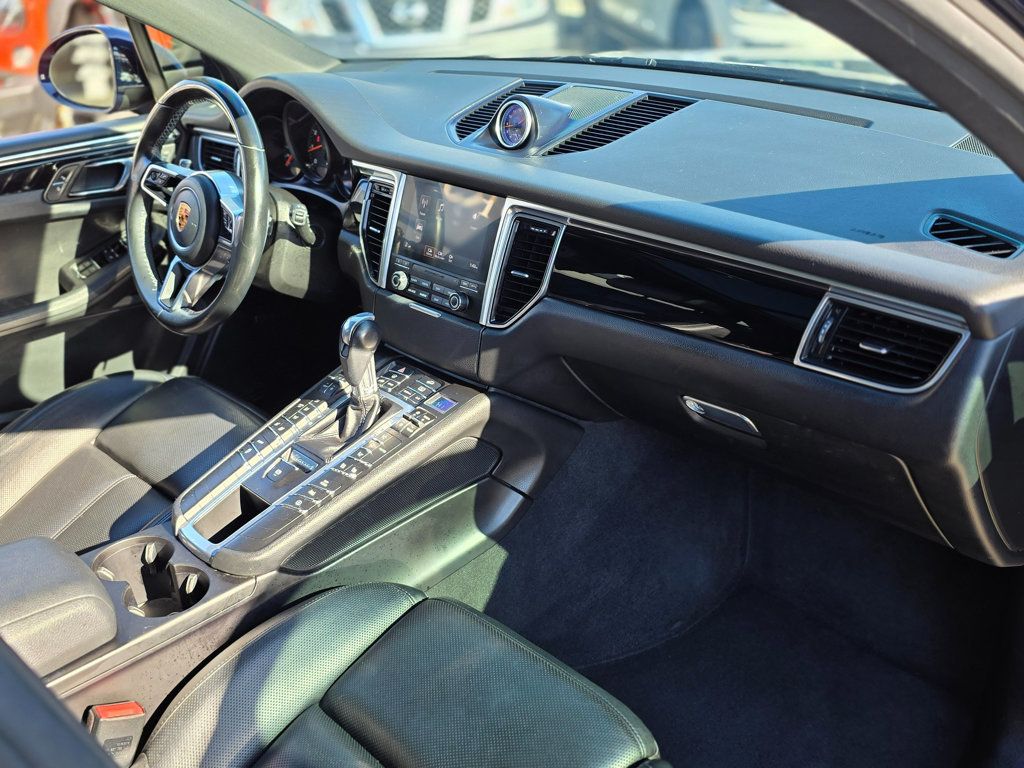 2018 Porsche Macan   - 22970325 - 1