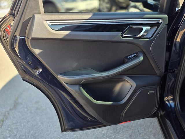 2018 Porsche Macan   - 22970325 - 21