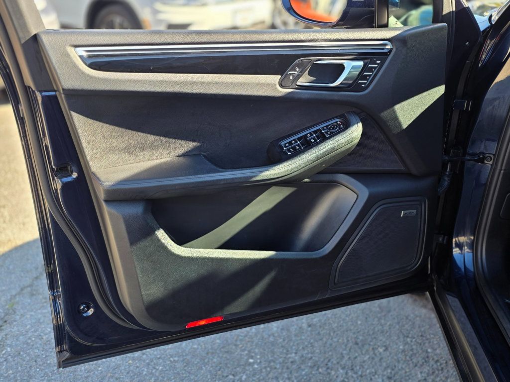 2018 Porsche Macan   - 22970325 - 22