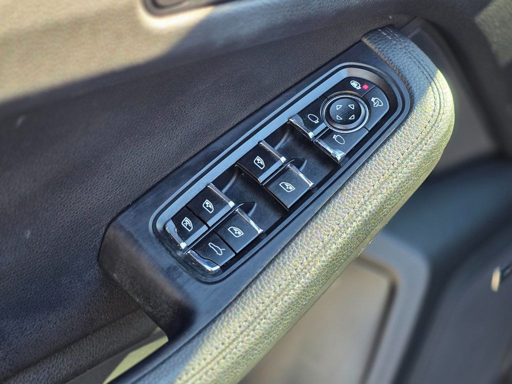 2018 Porsche Macan   - 22970325 - 23