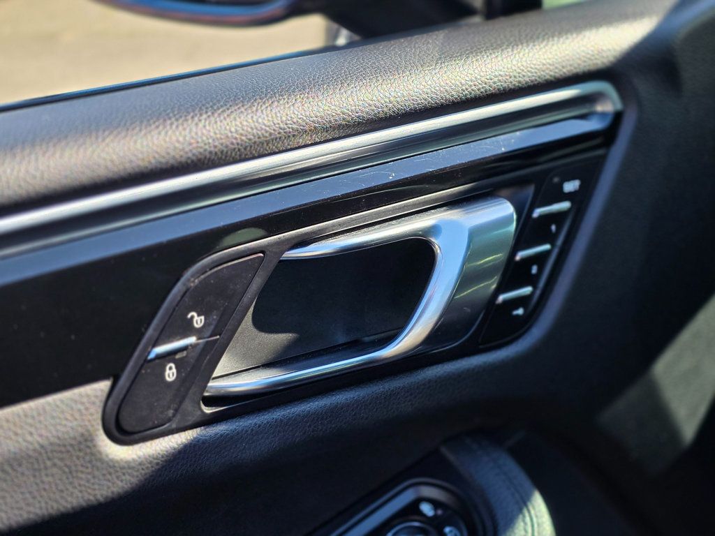 2018 Porsche Macan   - 22970325 - 24