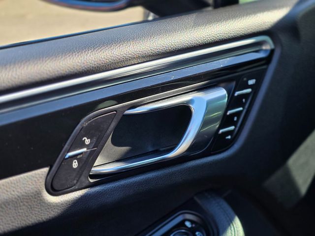 2018 Porsche Macan   - 22970325 - 24