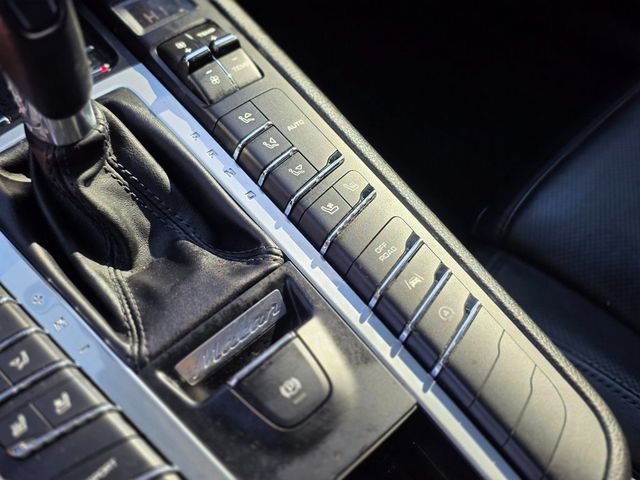 2018 Porsche Macan   - 22970325 - 35