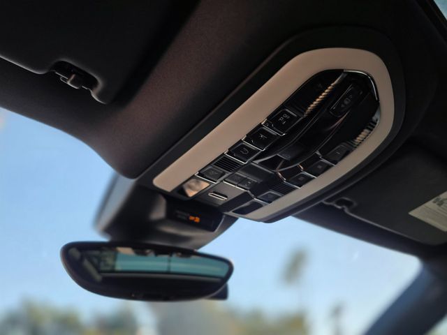 2018 Porsche Macan   - 22970325 - 38