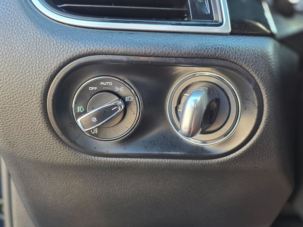 2018 Porsche Macan   - 22970325 - 39