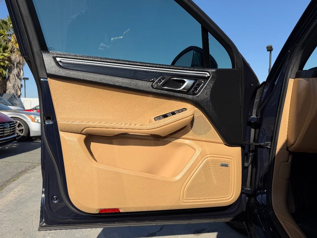 2018 Porsche Macan   - 22995324 - 10