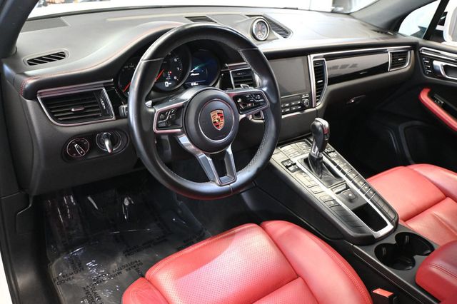 2018 Porsche Macan AWD - 23100097 - 9