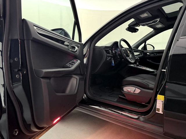 2018 Porsche Macan AWD - 22939157 - 15