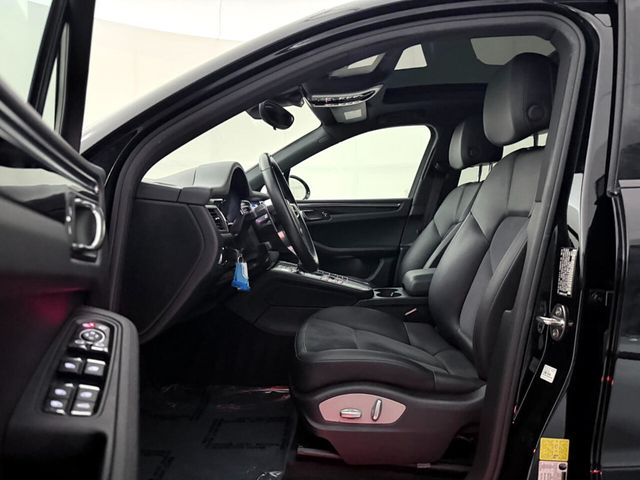 2018 Porsche Macan AWD - 22939157 - 17