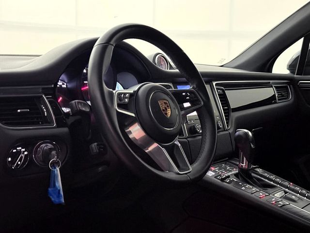 2018 Porsche Macan AWD - 22939157 - 18