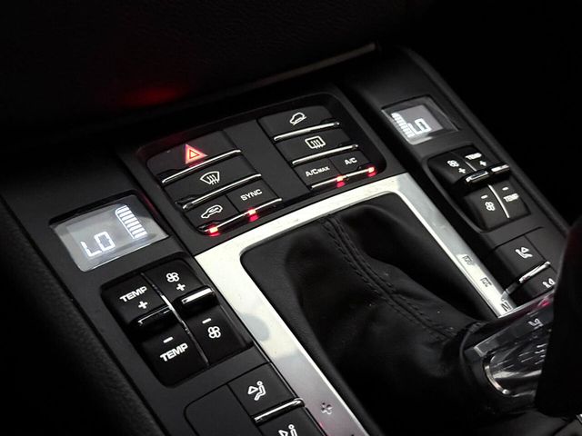 2018 Porsche Macan AWD - 22939157 - 35