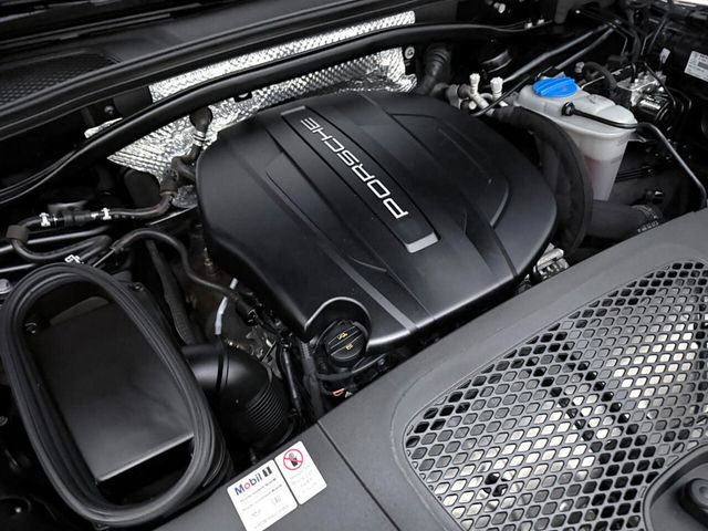 2018 Porsche Macan AWD - 22939157 - 50