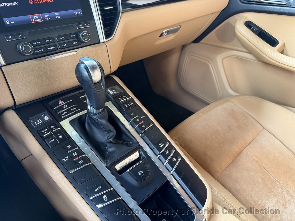 2018 Porsche Macan AWD - 23078916 - 54