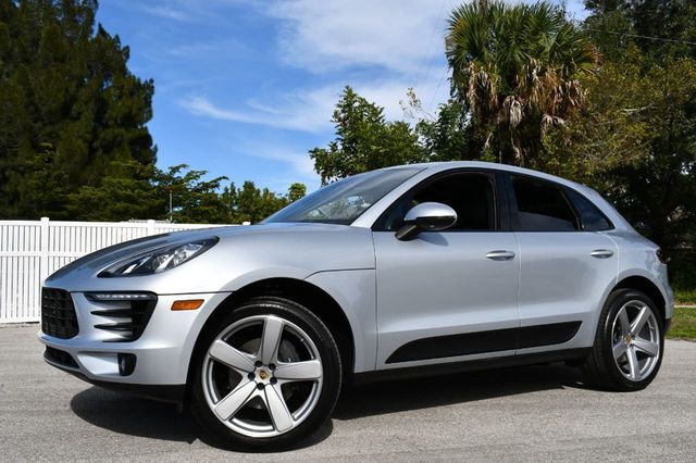 2018 Porsche Macan AWD 4 Door SUV W/Premium Package Plus and Navigation - 21099226 - 1