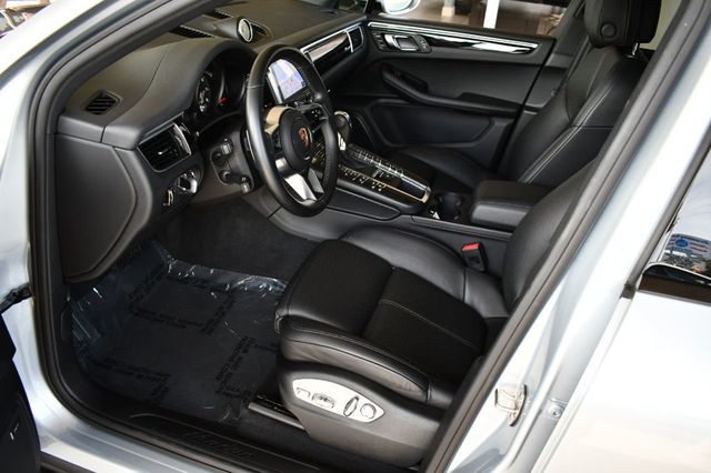 2018 Porsche Macan AWD 4 Door SUV W/Premium Package Plus and Navigation - 21099226 - 39