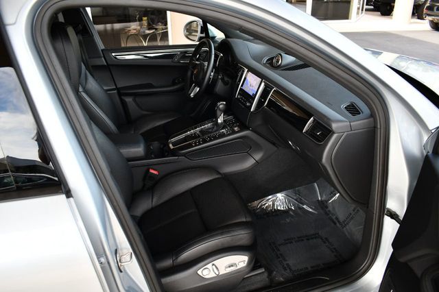 2018 Porsche Macan AWD 4 Door SUV W/Premium Package Plus and Navigation - 21099226 - 42