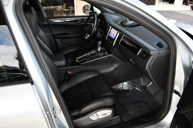 2018 Porsche Macan AWD 4 Door SUV W/Premium Package Plus and Navigation - 21099226 - 43