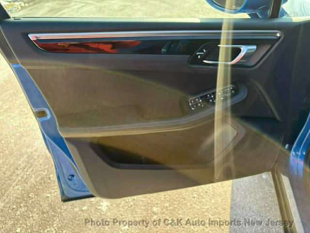 2018 Porsche Macan AWD,PANORAMIC ROOF,BI-XENON LIGHTING,LANE ASSIST,NAVIGATION - 22974861 - 19