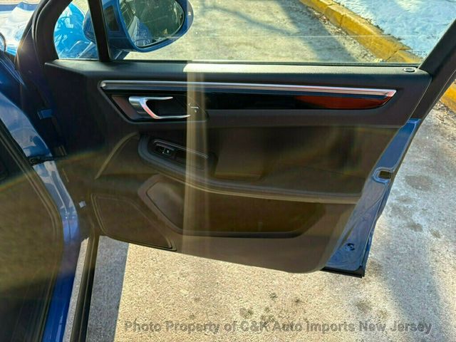 2018 Porsche Macan AWD,PANORAMIC ROOF,BI-XENON LIGHTING,LANE ASSIST,NAVIGATION - 22974861 - 23