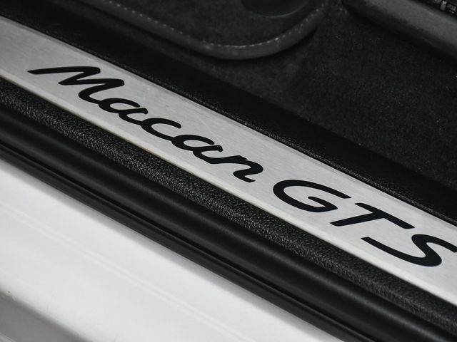 2018 Porsche Macan GTS - 22954245 - 11