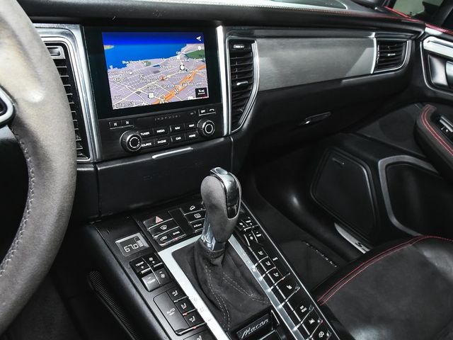 2018 Porsche Macan GTS - 22954245 - 35