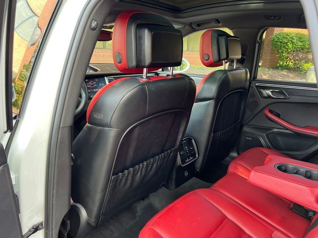 2018 Porsche Macan GTS - 23074863 - 16